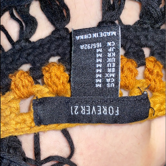 crochet top with tassels - Picture 2 of 3